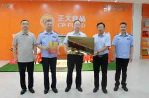 市文明辦、市市場(chǎng)監管局聯(lián)合為我公司文明誠信經(jīng)營(yíng)授牌